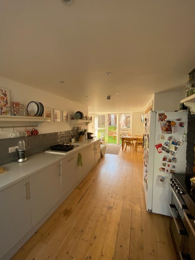 Double room in friendly shared house Main Photo