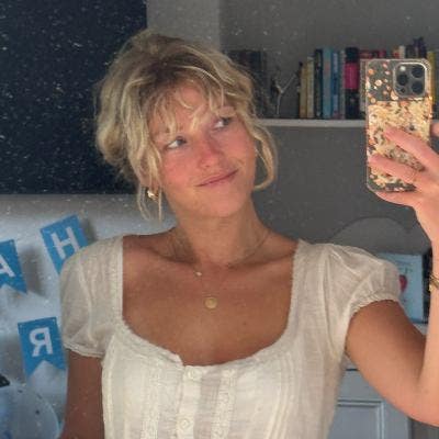 22 year old Female seeks a single or double room Main Photo