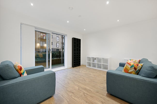 1-Bed Furnished Flat - Luton, LU2 Main Photo