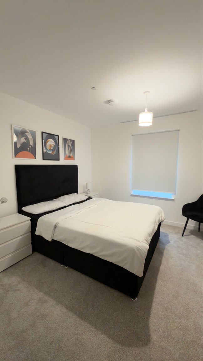 Lovely king bed  &pound;950 monthly bills included Main Photo