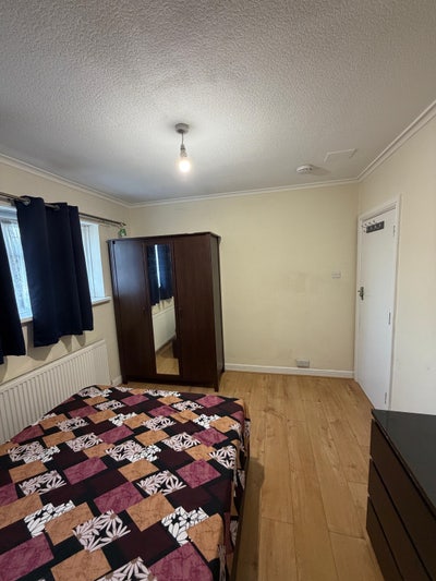 Female only: Double room share available. Main Photo