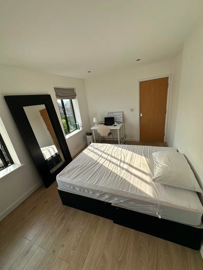 Spacious Double Room – Only 2 People Sharing Main Photo