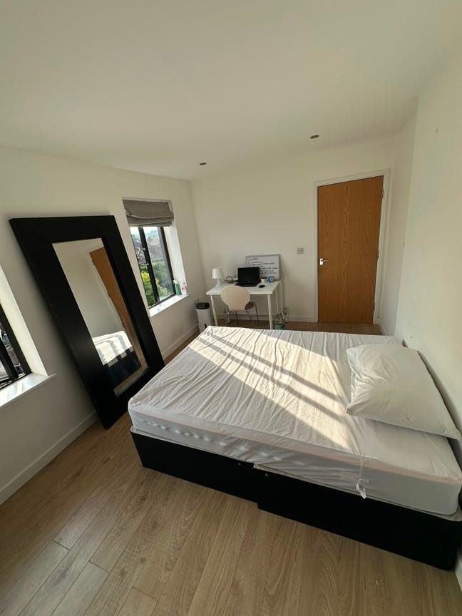 Spacious Double Room – Only 2 People Sharing Main Photo