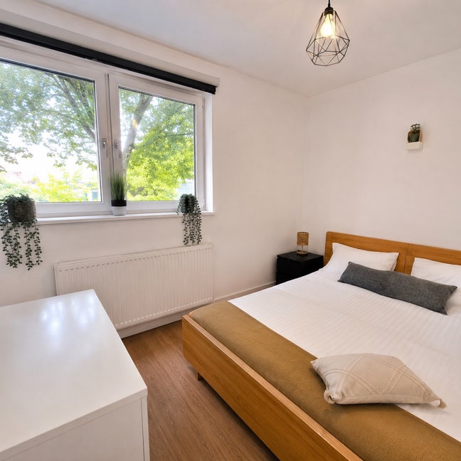Bright Double Room | 9 min to Hoxton Station  Main Photo