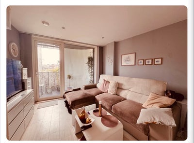 Room to let in modern apartment  Main Photo