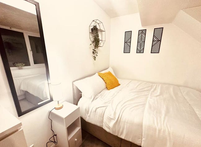 🍀Double Room for a 3rd girl | Bills Included Main Photo