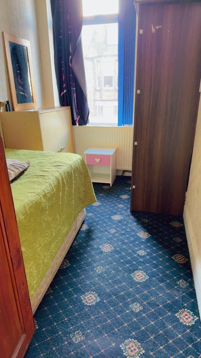 Sinlge bedroom in shared house includes everything Main Photo