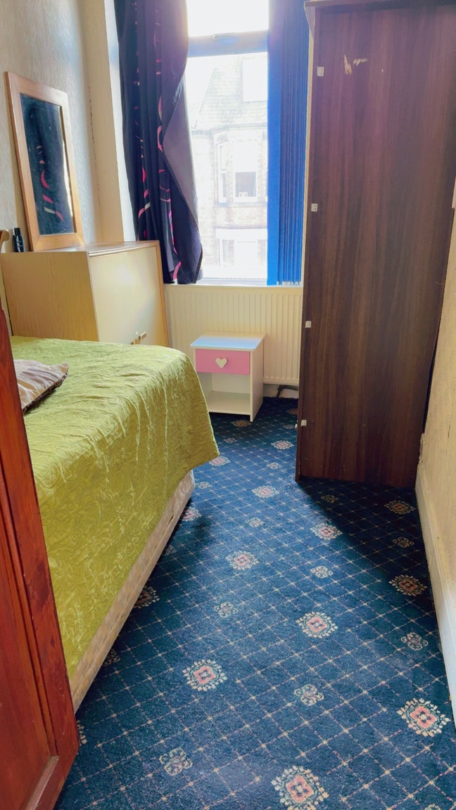 Sinlge bedroom in shared house includes everything Main Photo