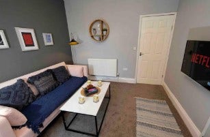 1 bedroom modern flat Main Photo