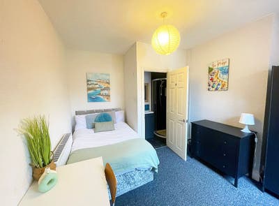 Spacious Ensuite Available.- All Bills Inc Main Photo