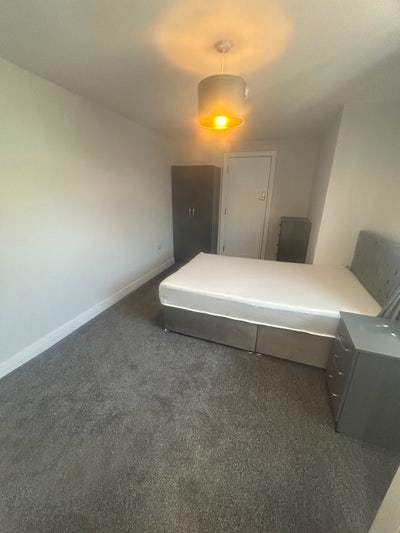 Brand New en suite double room with tea station  Main Photo