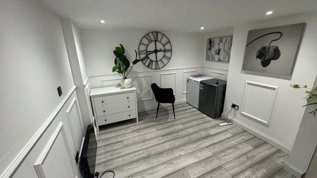 Short term let available  Main Photo