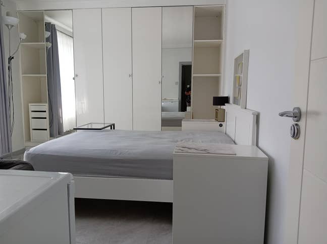 Spacious bedroom near Finchley Road at North Circ  Main Photo
