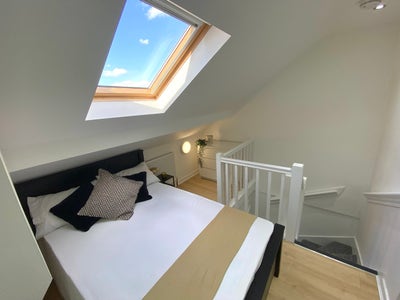David Road - En suite room Main Photo