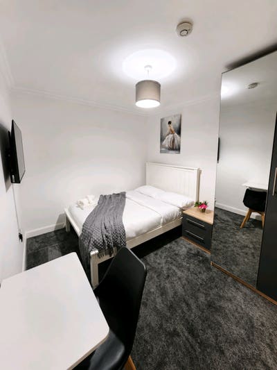 Double Room Available in Modern Shared House Main Photo