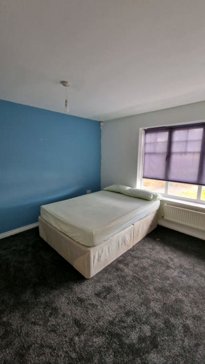 Room rend Main Photo