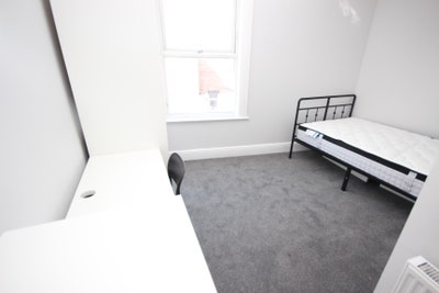 Room Available Allerton/Mossley Hill Main Photo