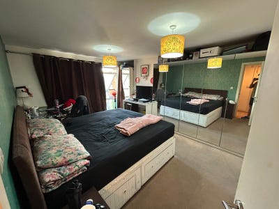 Spacious Ensuite Room with Private Balcony | E1 0E Main Photo