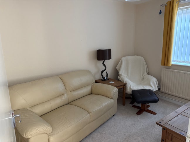 Large furnished double room,with own lounge Main Photo