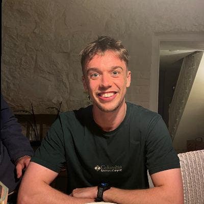 Young professional looking for a room: Cheltenham Main Photo