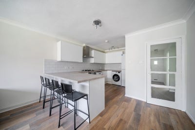 Superb Four Double Bedroom Flat -  Chalford Court  Main Photo