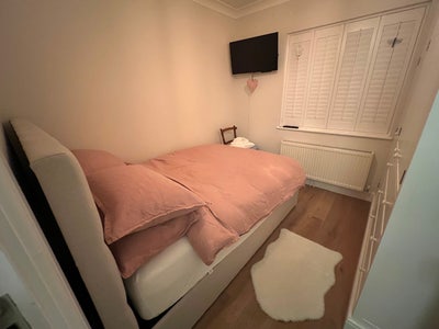 Lovely double room for one month only.  Main Photo