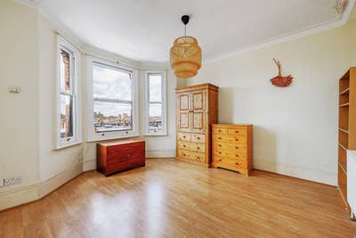 Spacious 1 bed close by Fulham and Parsons Green Main Photo