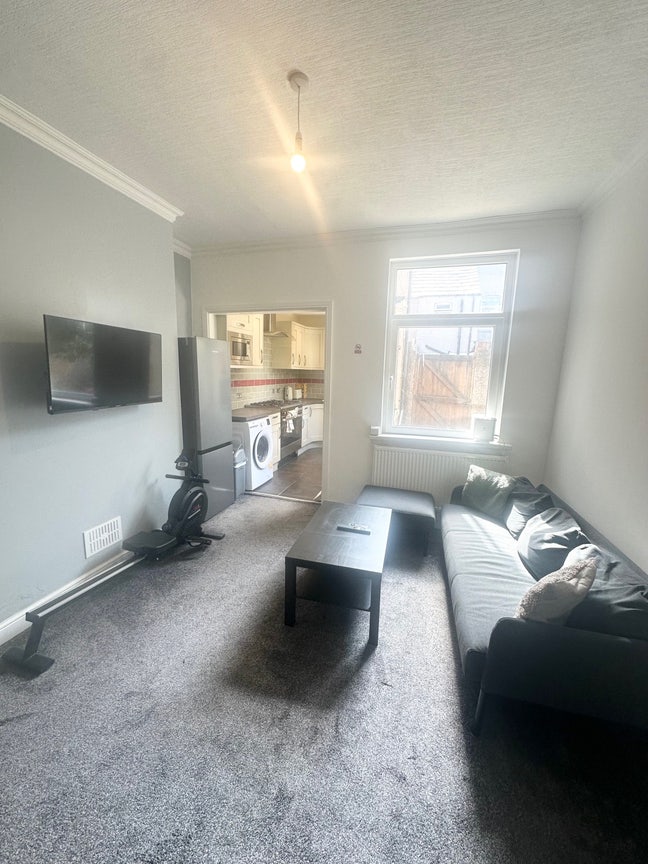 Recently refurbished rooms to let! Main Photo