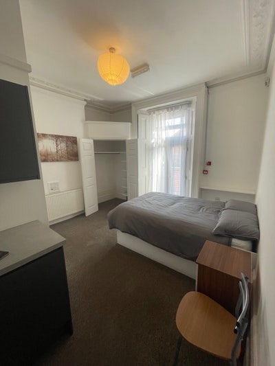 Two Rooms Available in RG1 – All Bills Included Main Photo