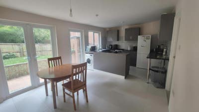 Single occupancy room in shared house Basingstoke Main Photo