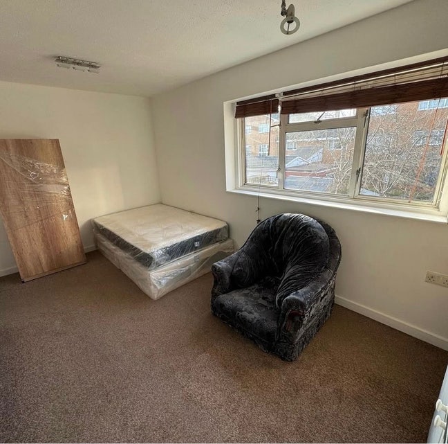 Furnished studio to rent in Greenford (UB6) Main Photo