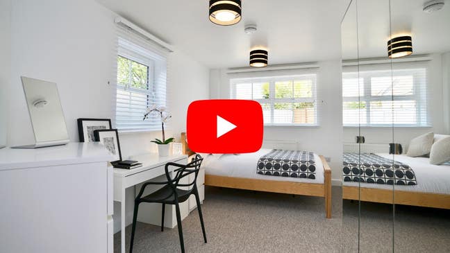 ⭐️ NEW Large En-Suite Room + FREE Bills & Cleaner Main Photo