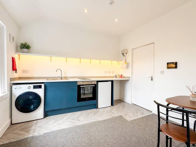 Modern Self Contained Studio in Moseley Bills Inc. Main Photo