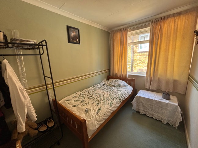 Single room to let in friendly house  Main Photo