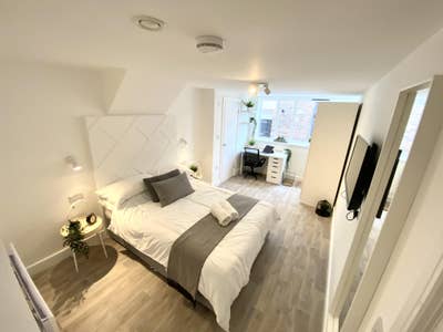 3 Modern Double En Suite Rooms in Newcastle Main Photo