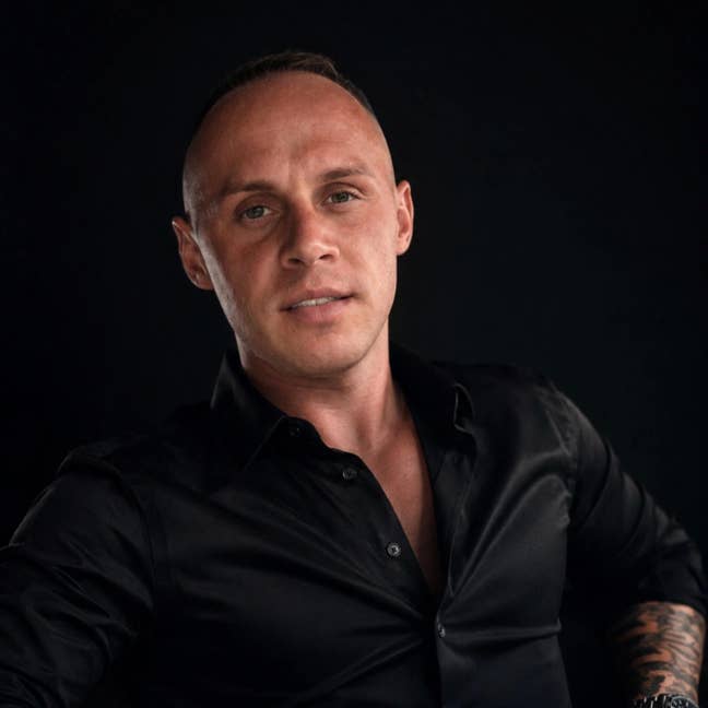 I am a professional male aged 39. I am lookin... Main Photo