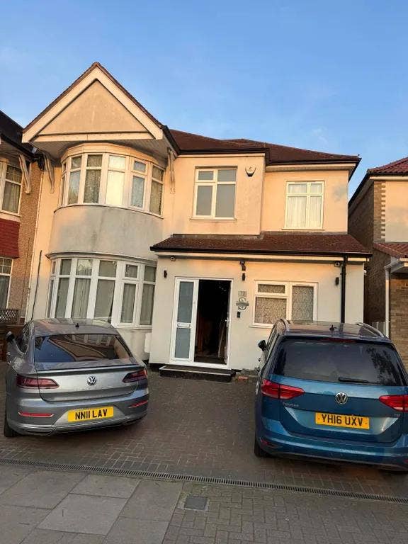 ✨ Luxury 2 Bedroom Apartment | All Bills Included Main Photo