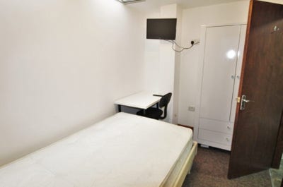Room and ensuite for one person - female preferred Main Photo