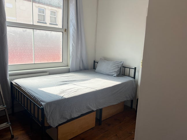 1 room in 4 bed house in Kingsley available now Main Photo