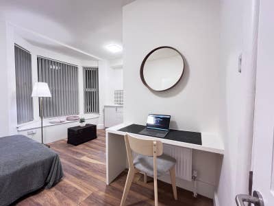Premium En-Suite Rooms Available | Bills Included  Main Photo
