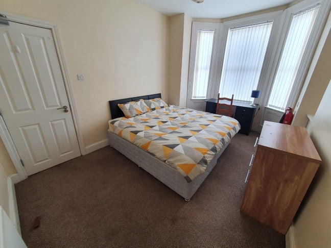 3X Rooms on Popular Lisburn Road, Tates Ave Main Photo