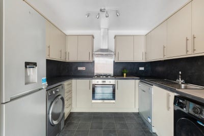 Four Double Bedroom House - Westdean Close SW18 Main Photo