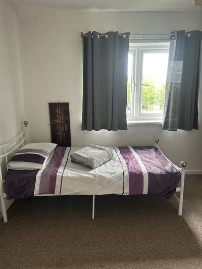Bright single room close to City Centre. Main Photo