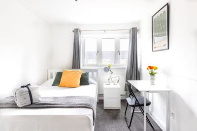 1 double en-suite/ 2 double room/Hounslow Main Photo