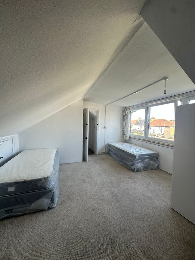 2 Twin sharing rooms available- ready to move-in Main Photo