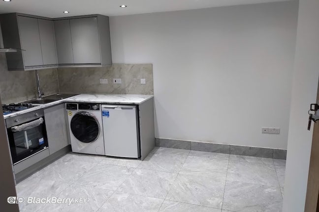 Studio Flat Kilburn High Road, Kilburn, NW6   Main Photo
