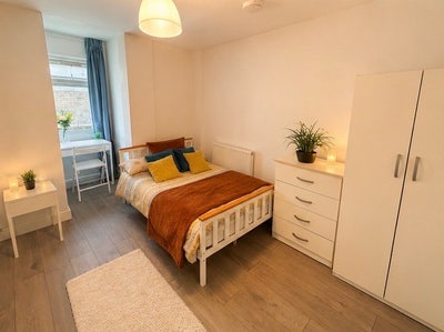 🏡 Bright Double Room Available in the Heart of SW8 Main Photo