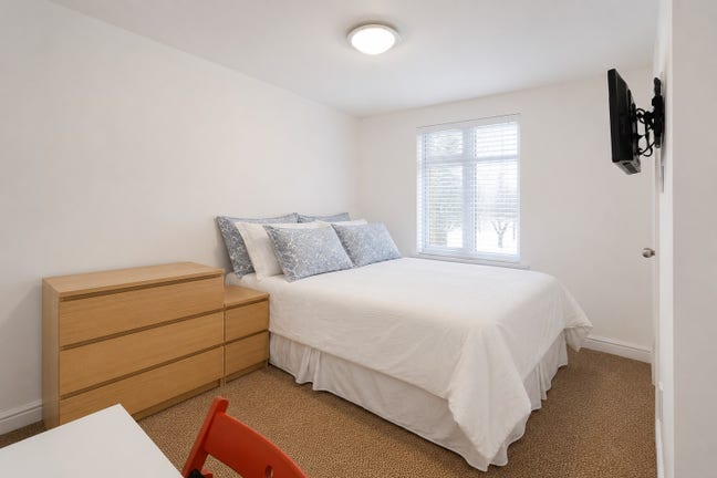 Stunning en-suite room. 5 min to the station Main Photo