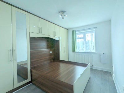 One single bed and one double bed available to reb Main Photo