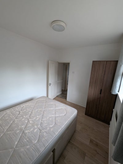 Lovely room in a sharing flat  Main Photo